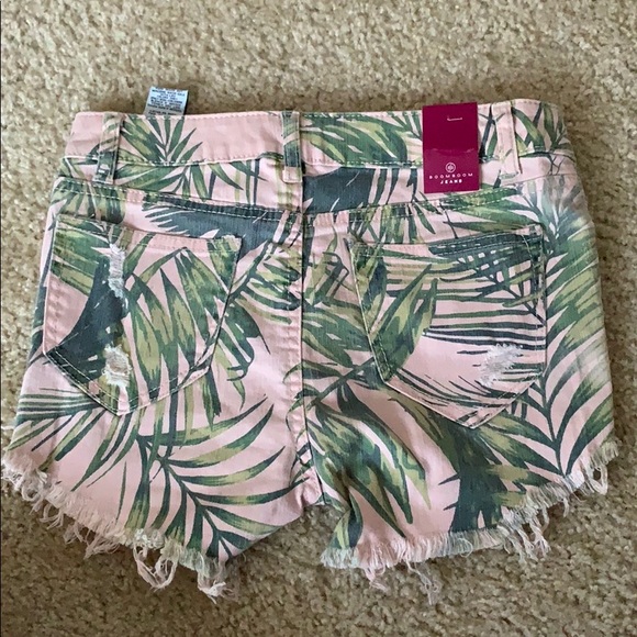 Mid Rise Pink Tropical Shorts - Picture 2 of 2